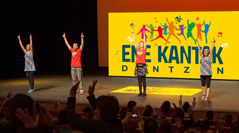 Teatro: "Ene kantak: Dantzan"