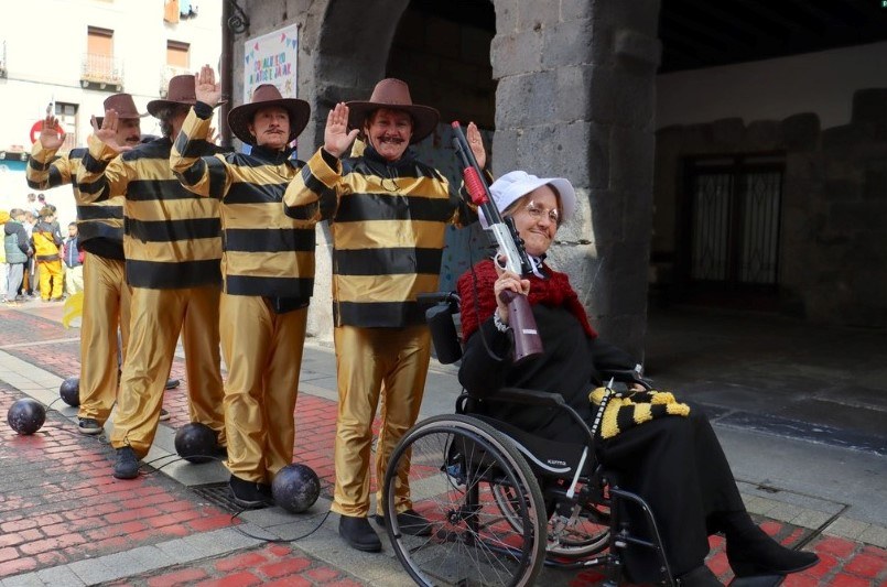 Buen ambiente y participación popular en las fiestas de carnaval