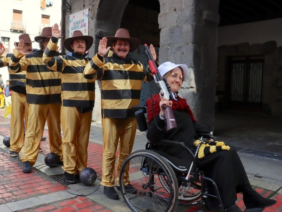 Buen ambiente y participación popular en las fiestas de carnaval