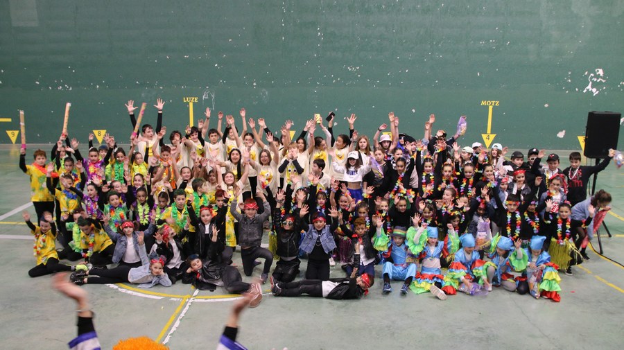 Exhibición de danza infantil para el martes de carnaval